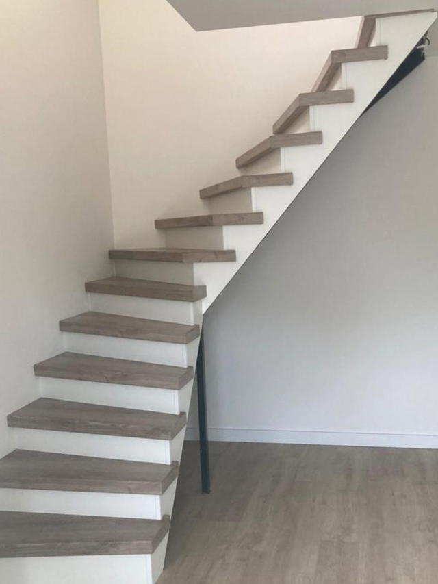 Dichte trap met traprenovatie